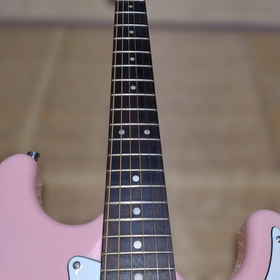 美品　SELDER エレキギター ピンク　 ストラト　ソフトケ−ス付き