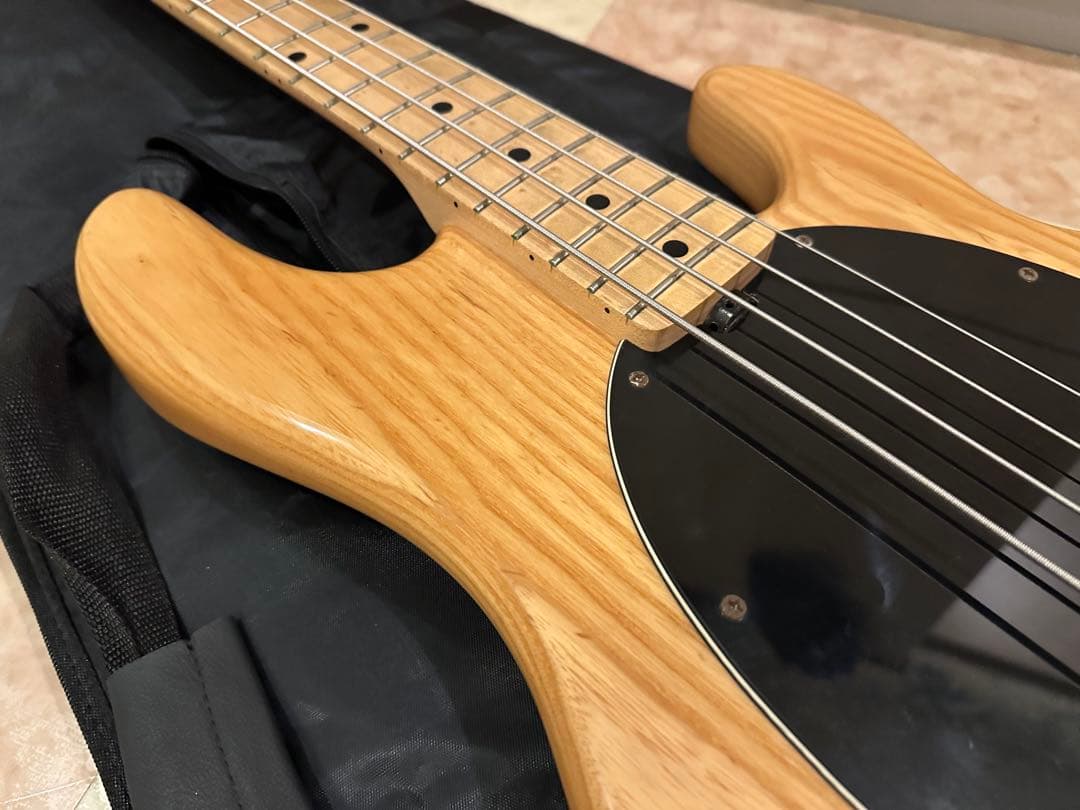 Sterling by Musicman Ray34 StingRay 4弦