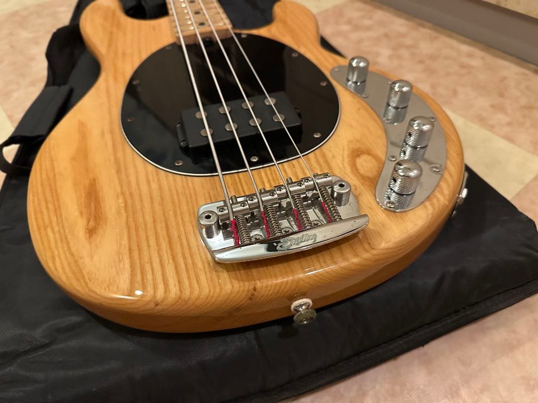 Sterling by Musicman Ray34 StingRay 4弦