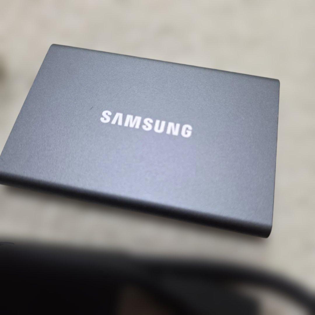 サムスン ポータブル SSD T7 2TB R:1050MB/s Macも使用可