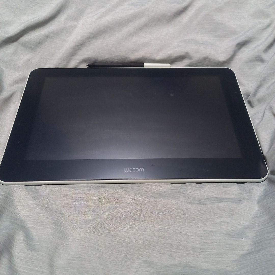 Wacom One Creative Pen Display 本体 フィルム付き