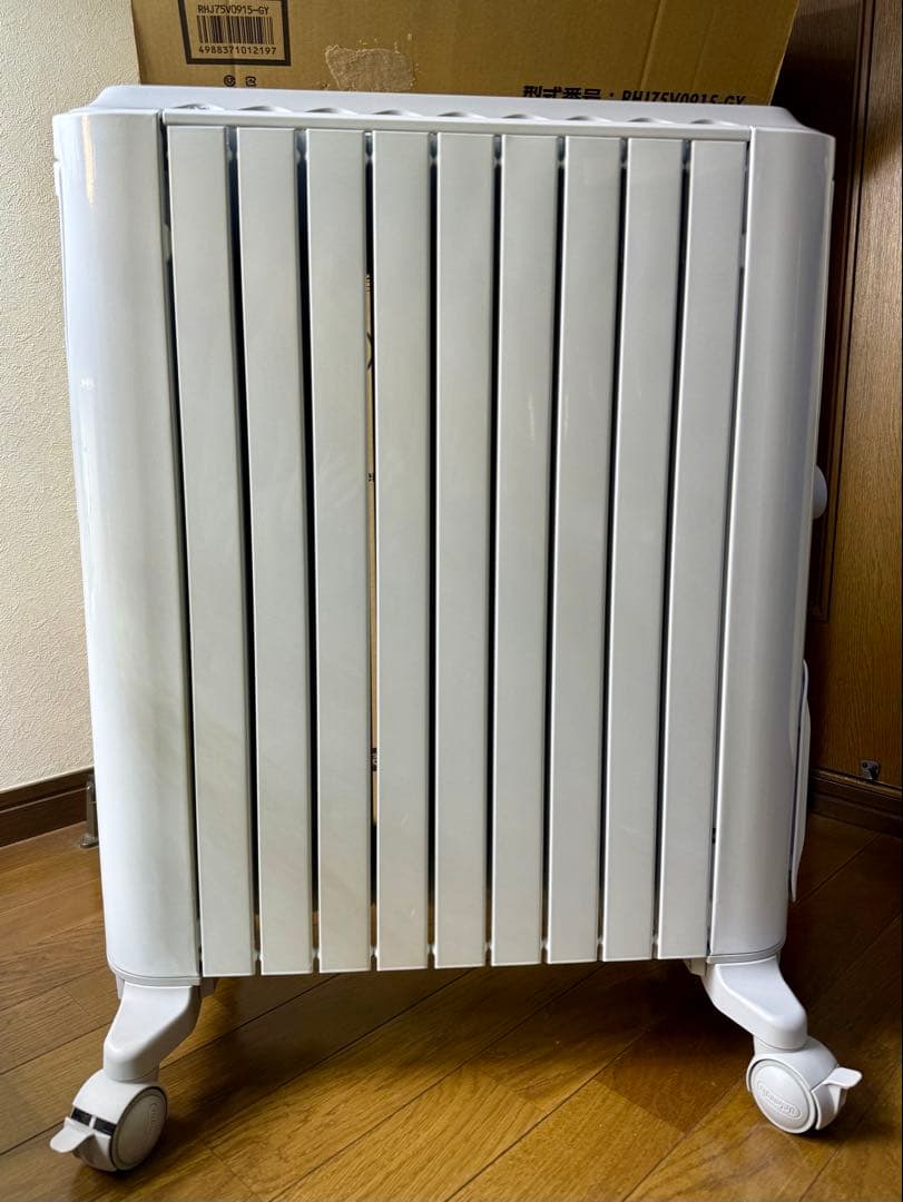 デロンギのオイルヒーター ベルカルド（RHJ75V0915-GY） ハンガー付き