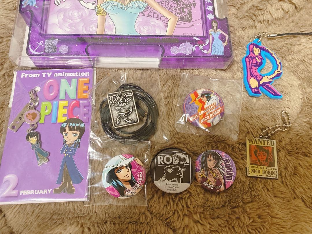 ワンピース　ロビン　グッズ　初期　缶バッジ