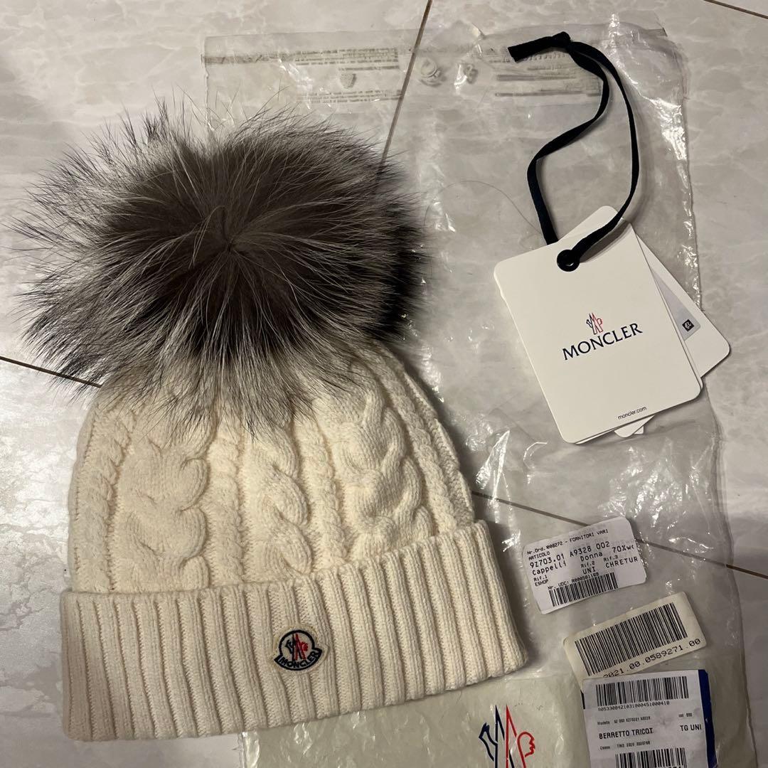 モンクレールケーブル編みニット帽子ホワイト美品