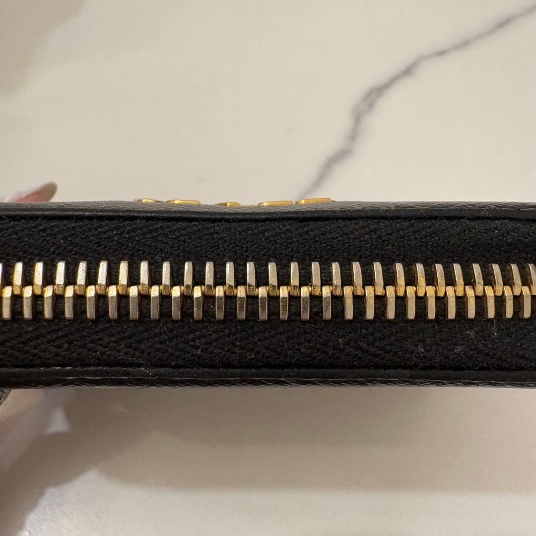 PRADA ラウンドジップ