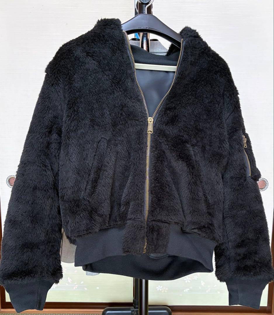岩田着FW22 Supreme Faux Fur Reversible MA-1