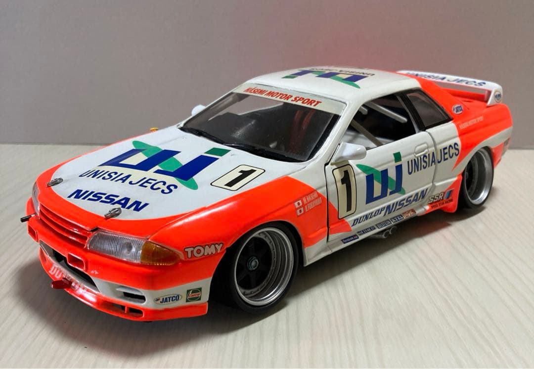 京商　1/18 UNISIA JECS SKYLINE