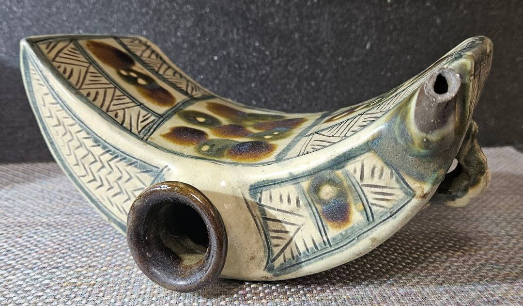 古作品】古琉球　沖縄　壺屋焼　やちむん　獣面　無銘　陶器製　抱瓶　三日月型酒器