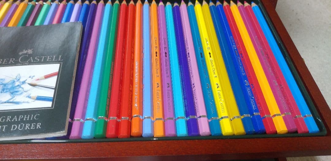 アルブレヒト・デューラーのファーバーカステルの木箱入り水彩色鉛筆100色