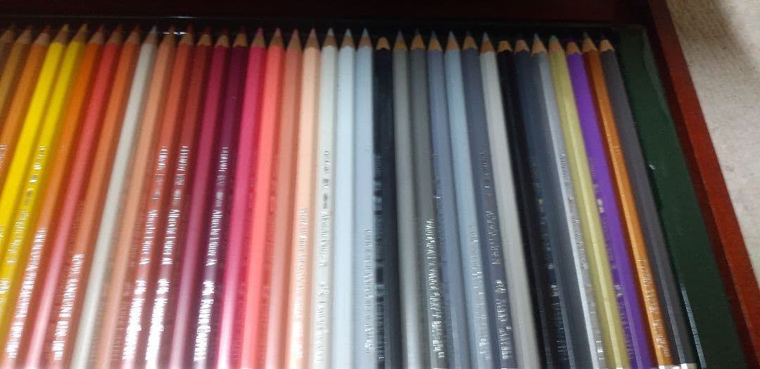 アルブレヒト・デューラーのファーバーカステルの木箱入り水彩色鉛筆100色