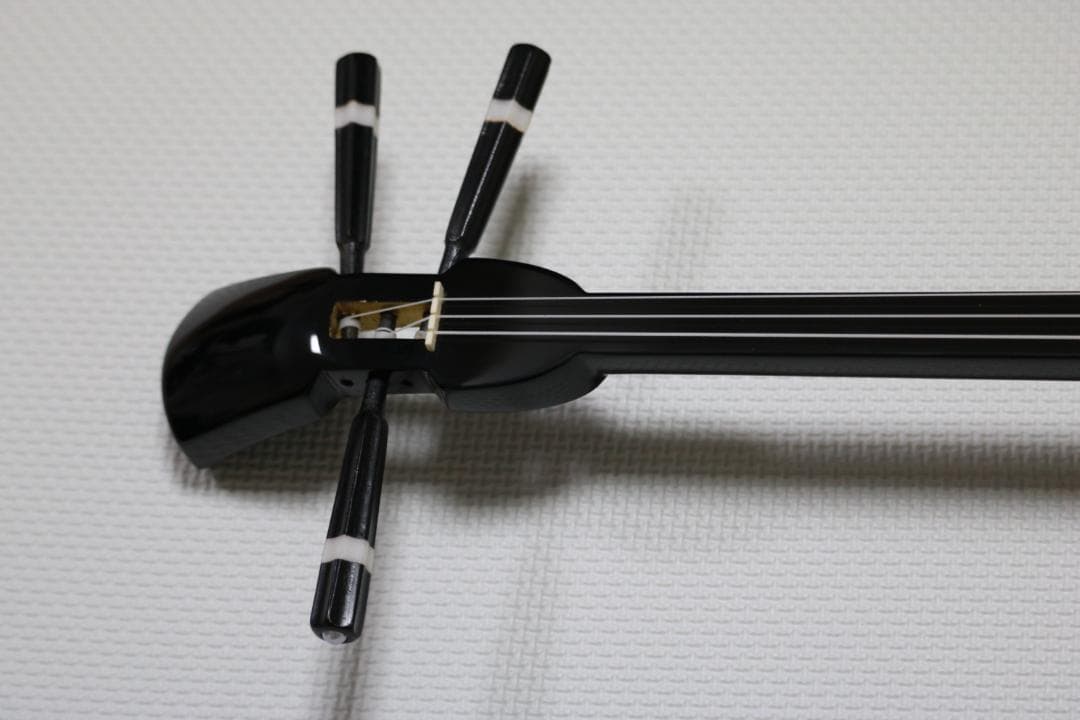 コンパクトで持ち運びしやすく弾きやすい沖縄三線初心者向け　新品未使用