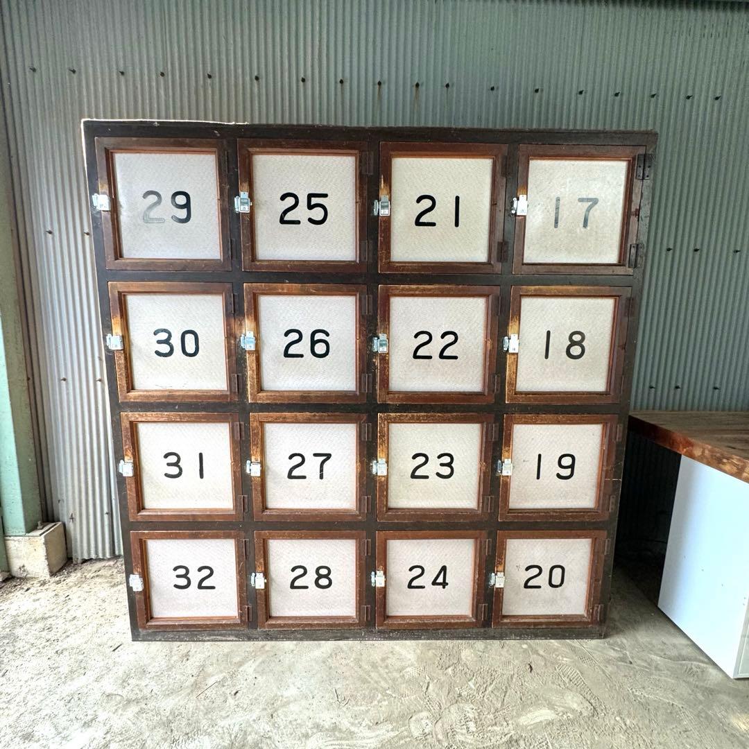 ヴィンテージ　木製ロッカー