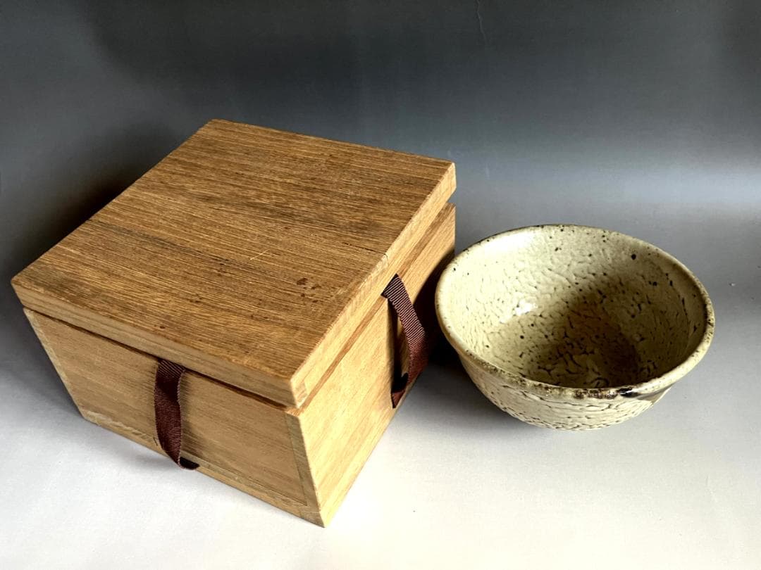 茶碗■草文様 北土 梅花皮 抹茶碗 共箱 お茶道具 古美術 時代物 骨董品■