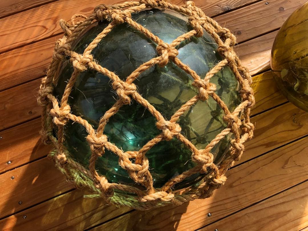 魚具、当時物ガラスの浮き球、珍品、貴重品、直径36㎝新品麻網付き。