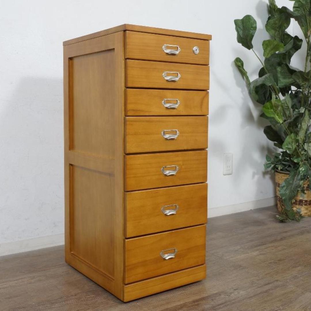 アウトレット　　書類整理　B4サイズ　チェスト7段　キャスター付き