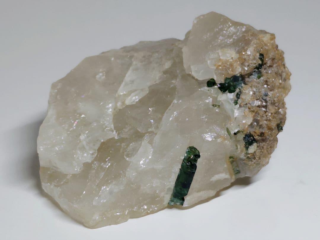 トルマリン 334g クォーツ 水晶 原石 鑑賞石 自然石 誕生石 鉱物 水石