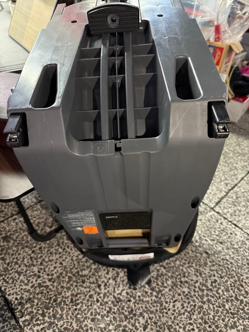 【足立区手渡しまたは、佐川急便】チャイルドシート　コンビ　アイソフィックス