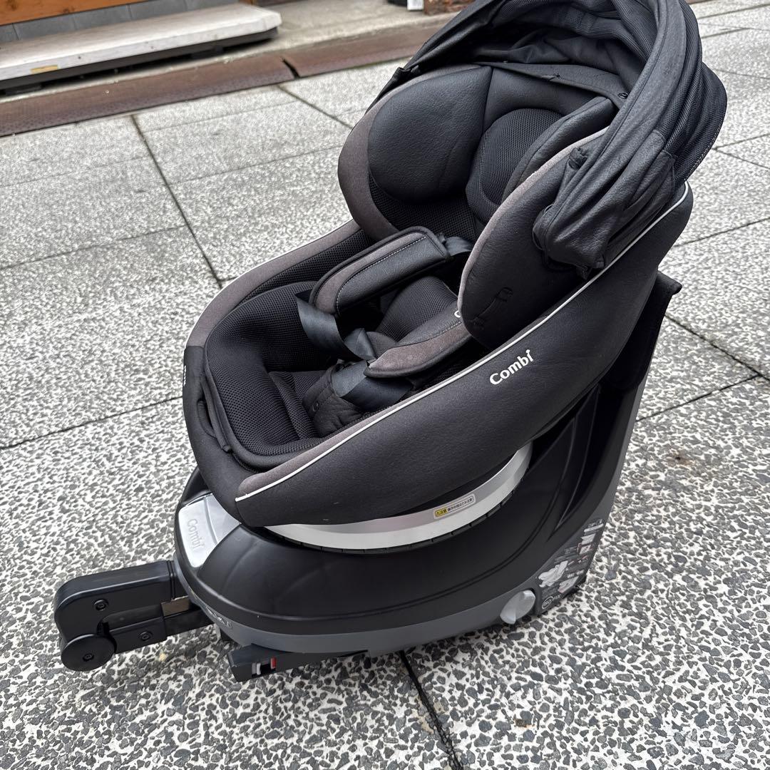 【足立区手渡しまたは、佐川急便】チャイルドシート　コンビ　アイソフィックス