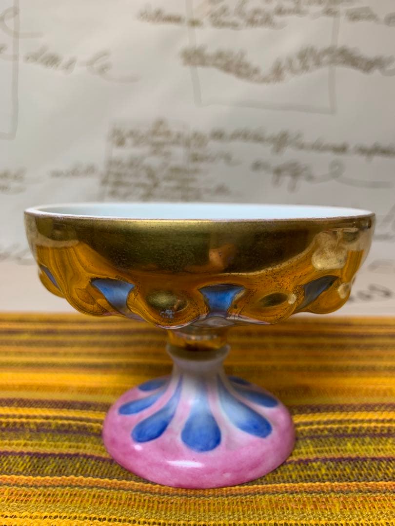 フランス製　アンティーク　リモージュ焼きの金彩とフルーツ花柄が素晴らしい蓋物！