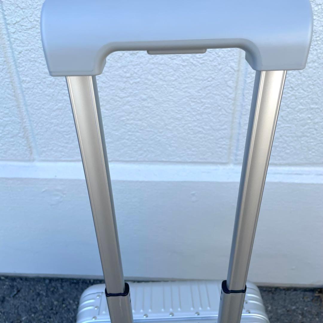 メルセデスベンツ オリジナル アルミ スーツケース TSAロック 四輪 シルバー