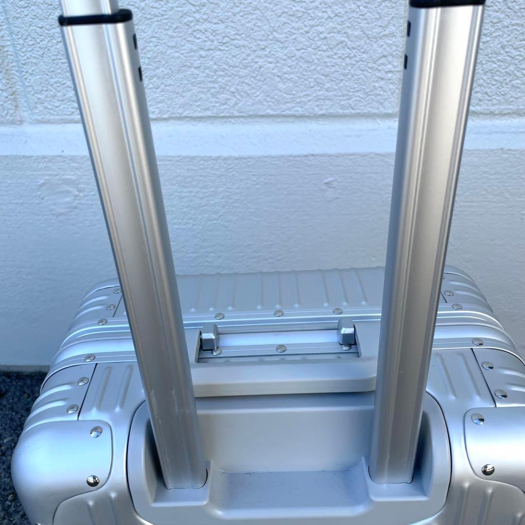 メルセデスベンツ オリジナル アルミ スーツケース TSAロック 四輪 シルバー