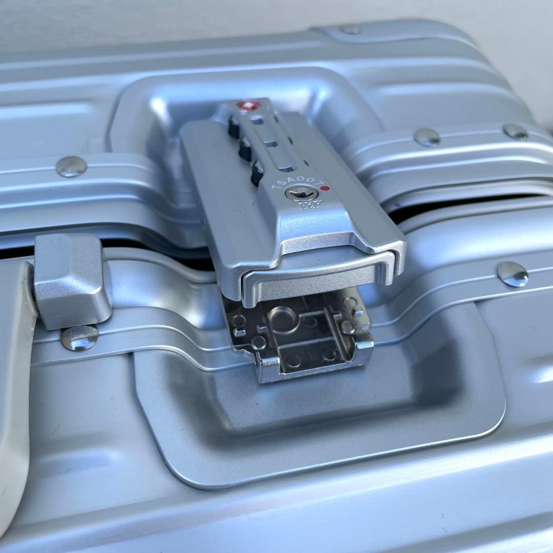 メルセデスベンツ オリジナル アルミ スーツケース TSAロック 四輪 シルバー