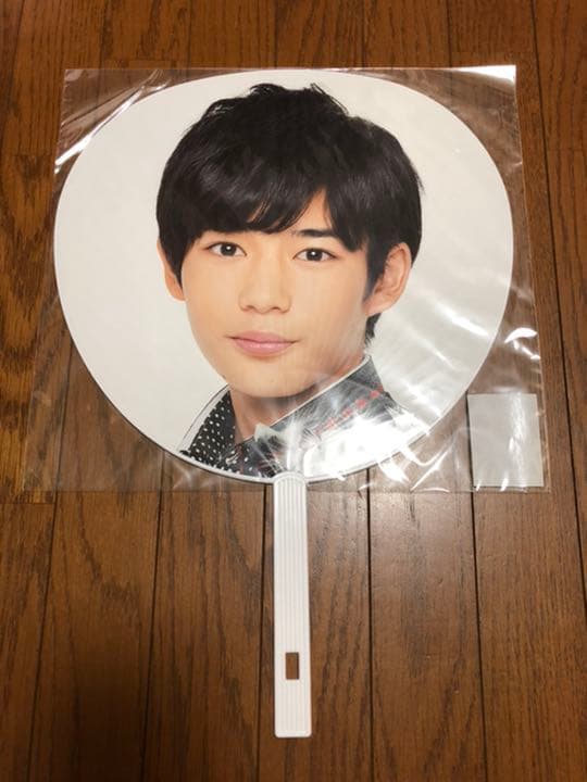 長尾謙杜　なにわ男子　団扇