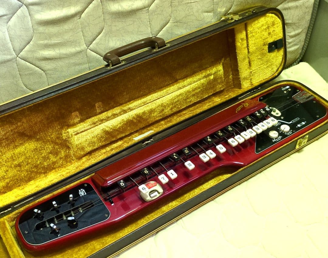 スズキ 電気大正琴 蘭 赤 ケース付き 5弦