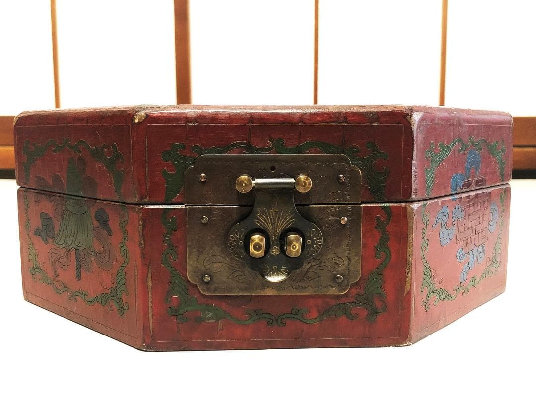 【 大清乾隆御製 献上箱 】　皇室御用達司　八角木製漆絵双龍図　飾り彫金　古玩