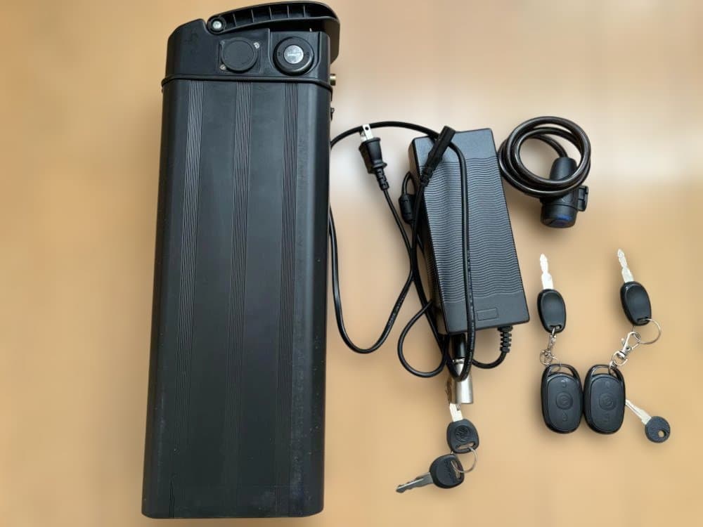 愛知県名古屋市発　折りたたみ機構付き電動アシスト自転車