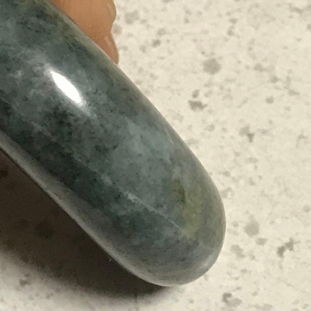 糸魚川産　青系　翡翠　ヒスイ　まがたま　勾玉