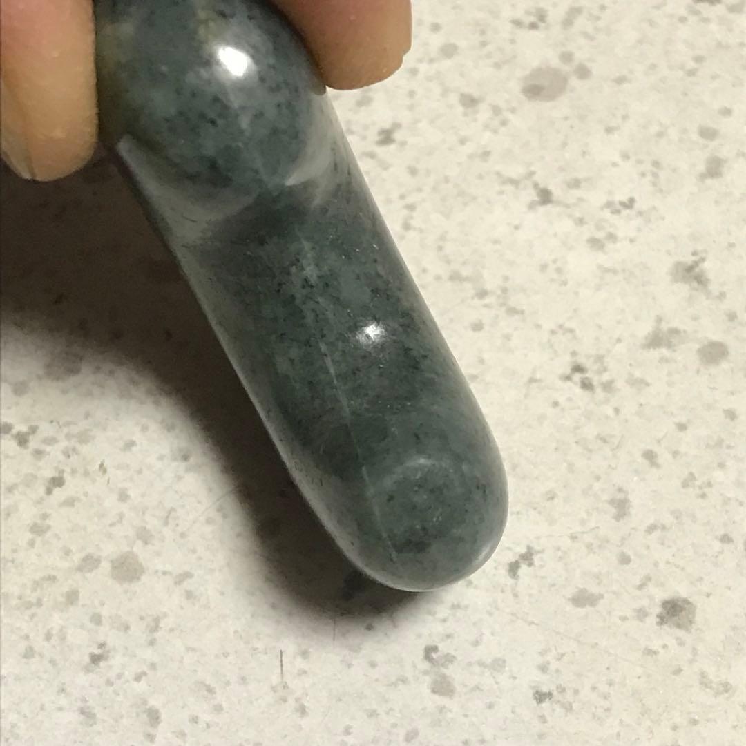 糸魚川産　青系　翡翠　ヒスイ　まがたま　勾玉