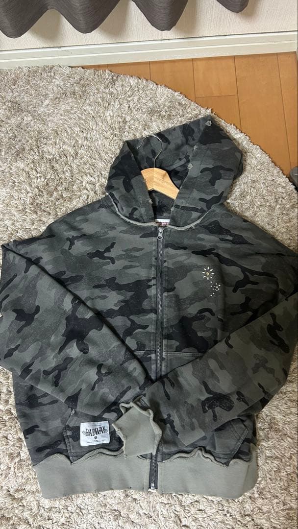 BAD WAY 迷彩グレー ジップアップパーカー ケンタウロス健太さん着用