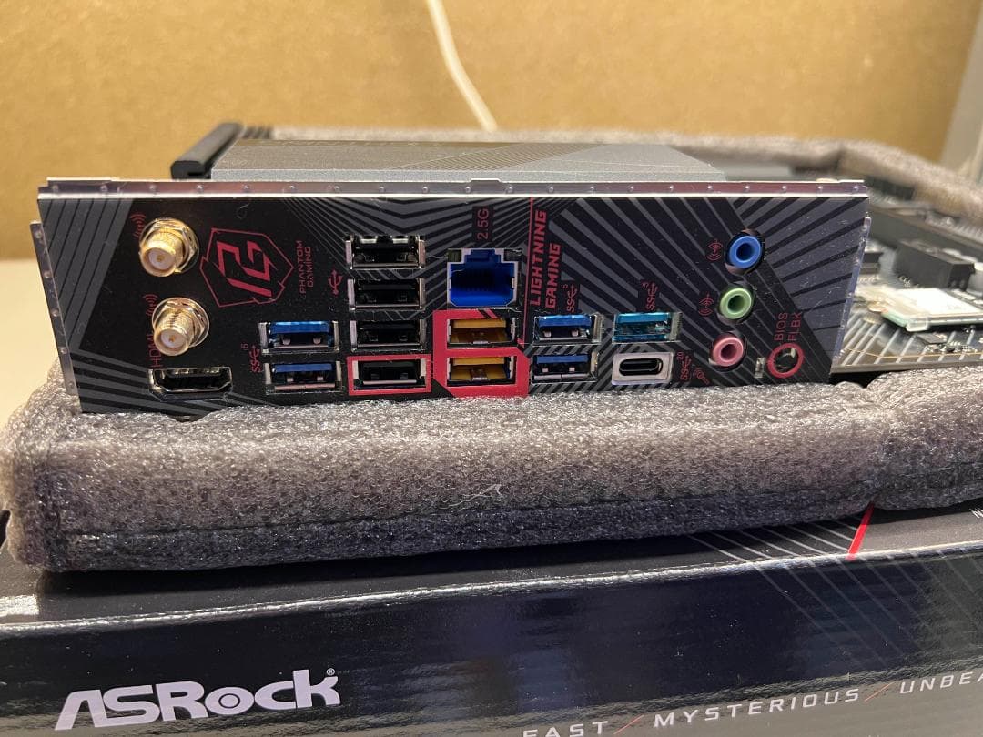 ASRock B650 PG LIGHTNING WiFi マザーボード