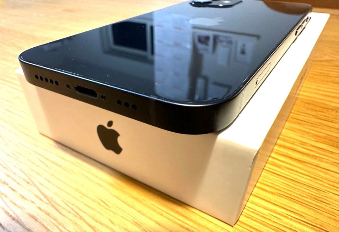 【美品】Apple iPhone12 ブラック64GB SIMフリー