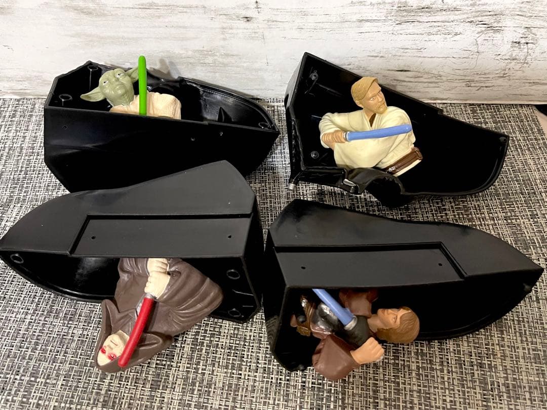 スターウォーズ　エピソード3 ダースベイダーヘッドケース入りフィギュアセット