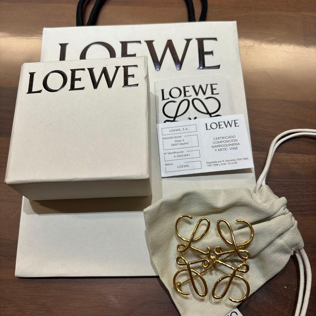 LOEWE ロゴデザイン ブローチ ゴールド