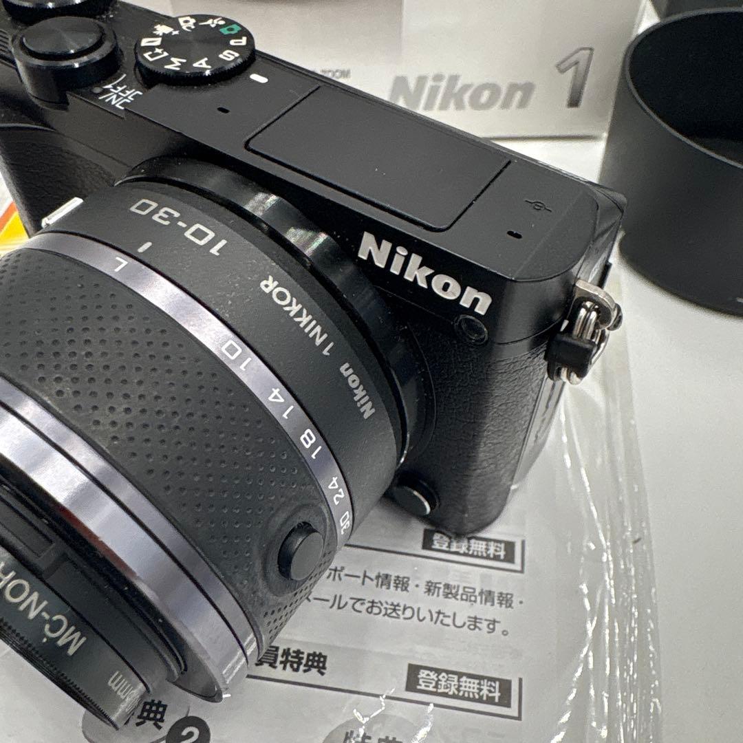 美品　Nikon 1 J5 ズームレンズキット シルバー