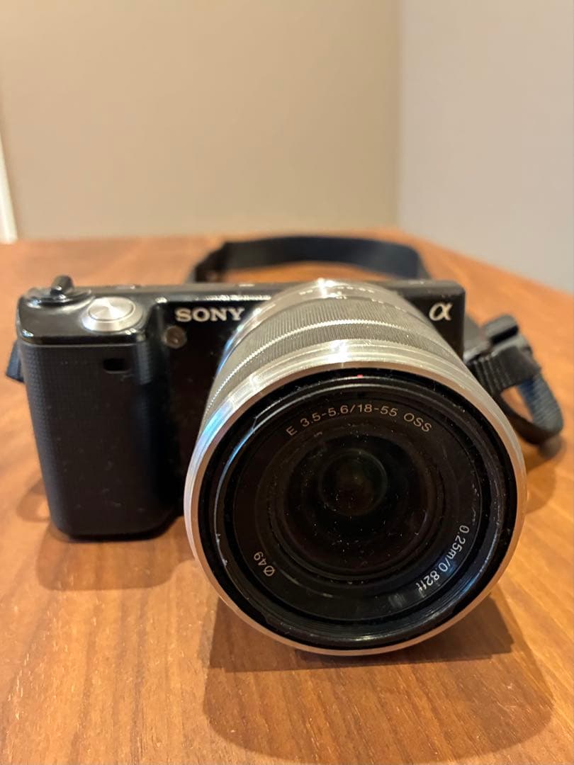 【値下げしました】ミラーレス一眼　Sony α NEX-5 デジカメ　カメラ