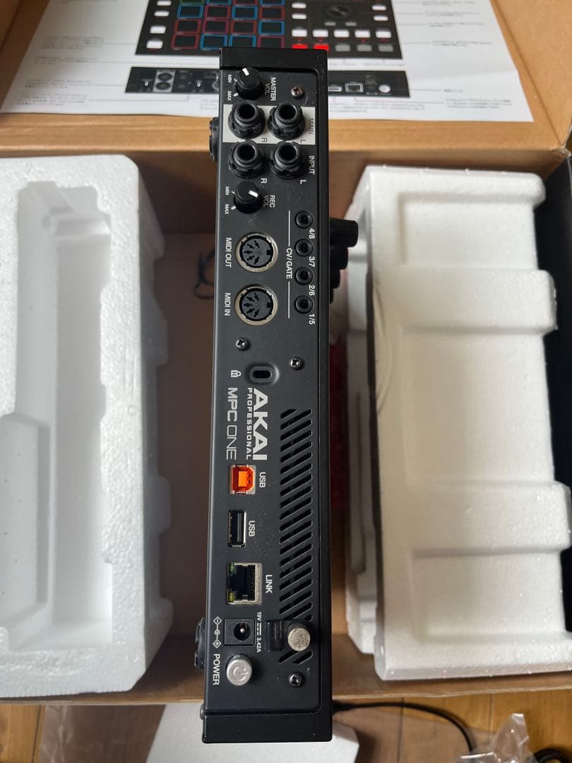 AKAI MPC One サンプラー　外箱 アダプタ付