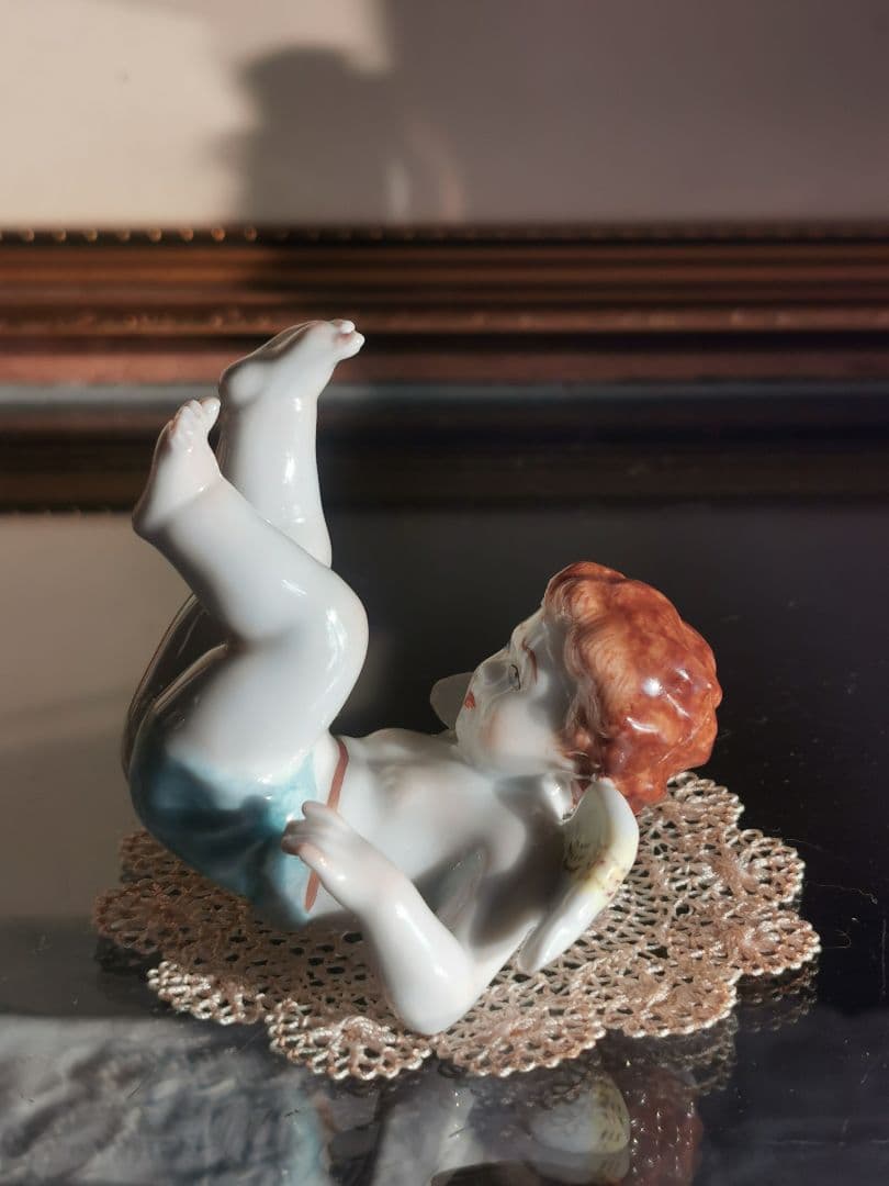 アンティークドイツポーセリン でんぐり返し子供天使 造形美フィギュリン レース付