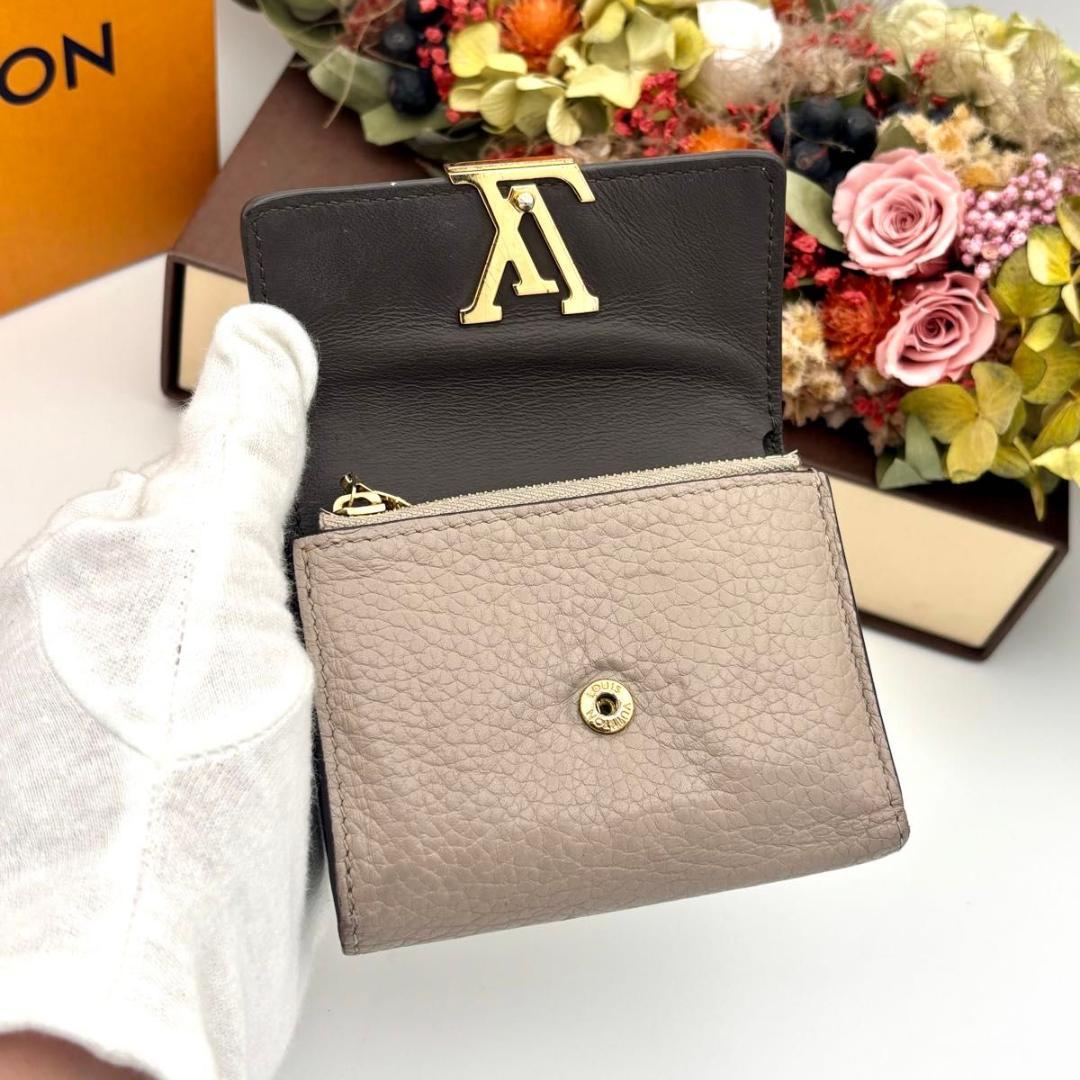 ルイヴィトン ポルトフォイユ カプシーヌ XS 三つ折り 財布 ガレ ベージュ