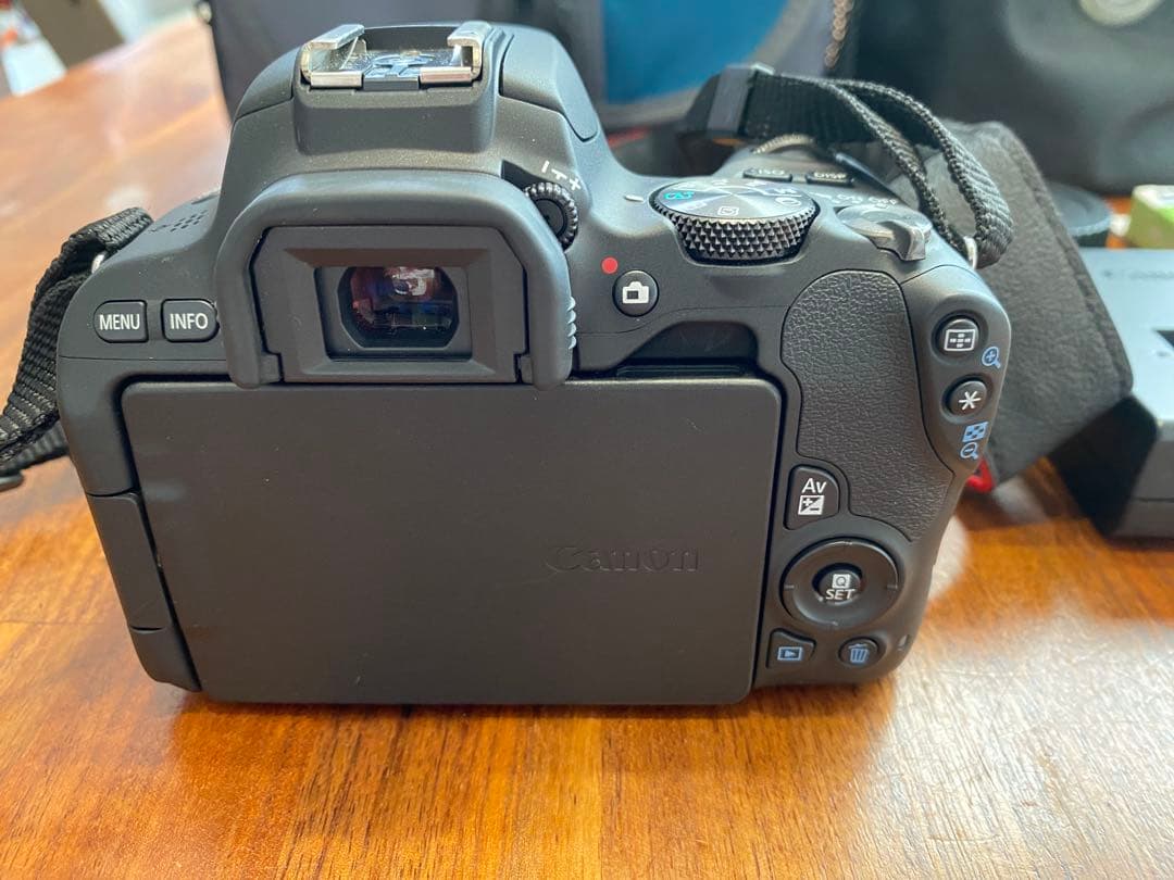 美品　最終値下げ　一眼レフカメラ　デジタルEOS Kiss X9