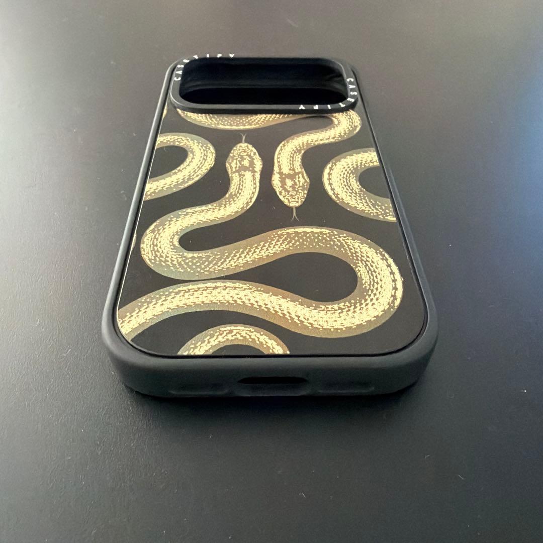 CASETiFY Gold Kingsnake MagSafe対応