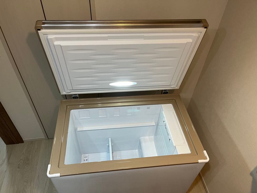 上開き1ドア冷凍庫（冷凍↔︎冷蔵切替え機能付き）AQUA AQF-GF20CN