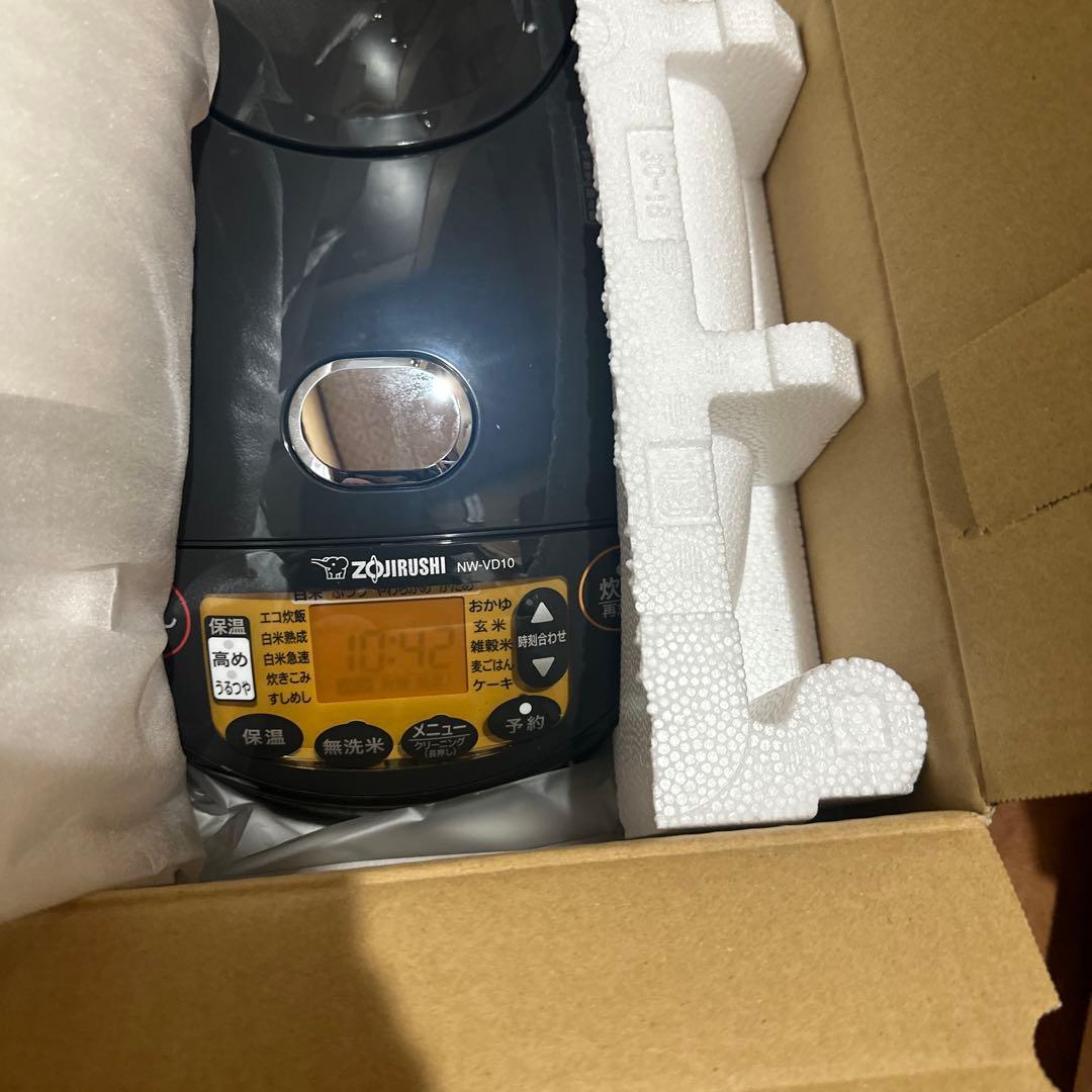 新品未使用品　Zojirushi NW-VD10 炊飯器 ブラック　5.5合炊き