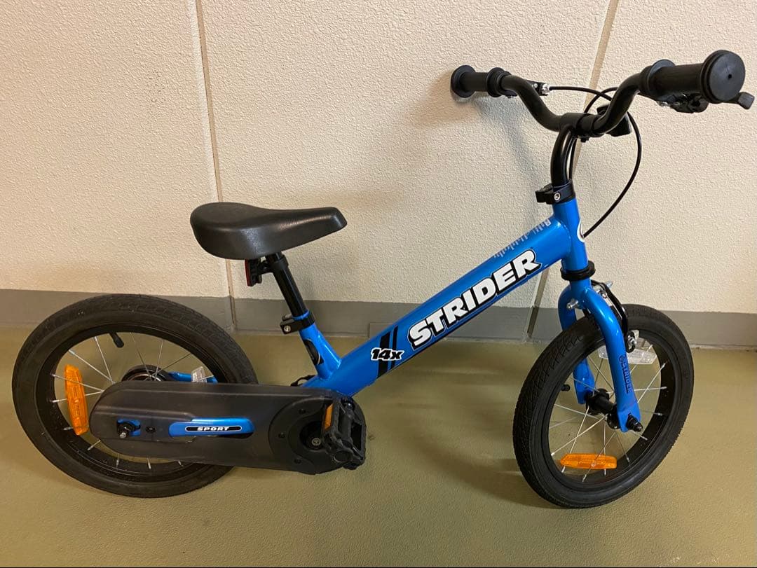 超美品⭐︎都内引渡し可能ストライダー 14x ブルー スタンド付き 14インチ