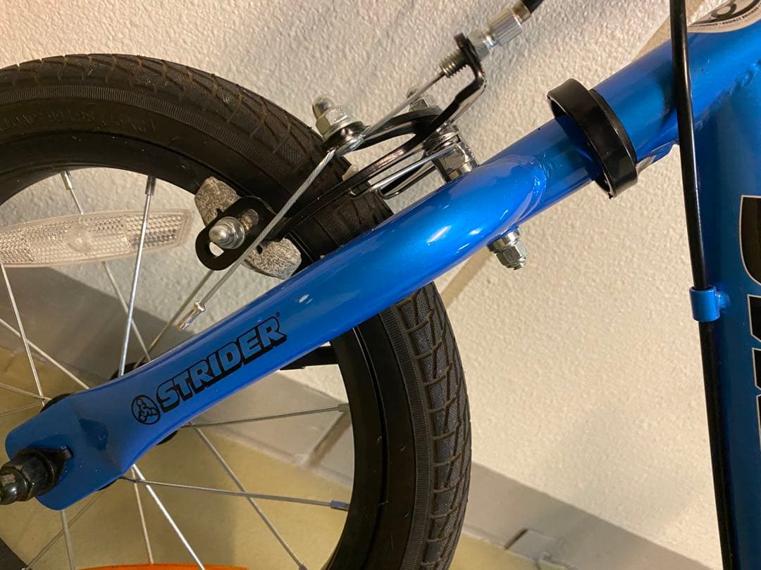 超美品⭐︎都内引渡し可能ストライダー 14x ブルー スタンド付き 14インチ