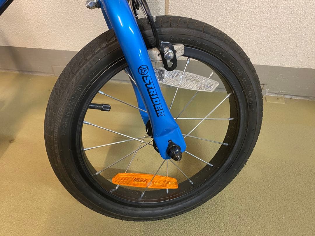 超美品⭐︎都内引渡し可能ストライダー 14x ブルー スタンド付き 14インチ