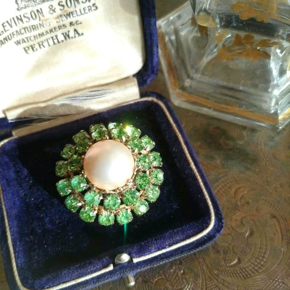 ウランガラス マベパール ヴィンテージ ブローチ